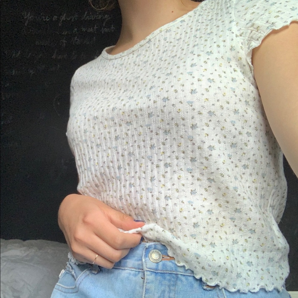 American Eagle Floral Lettuce Edge T-Shirt White